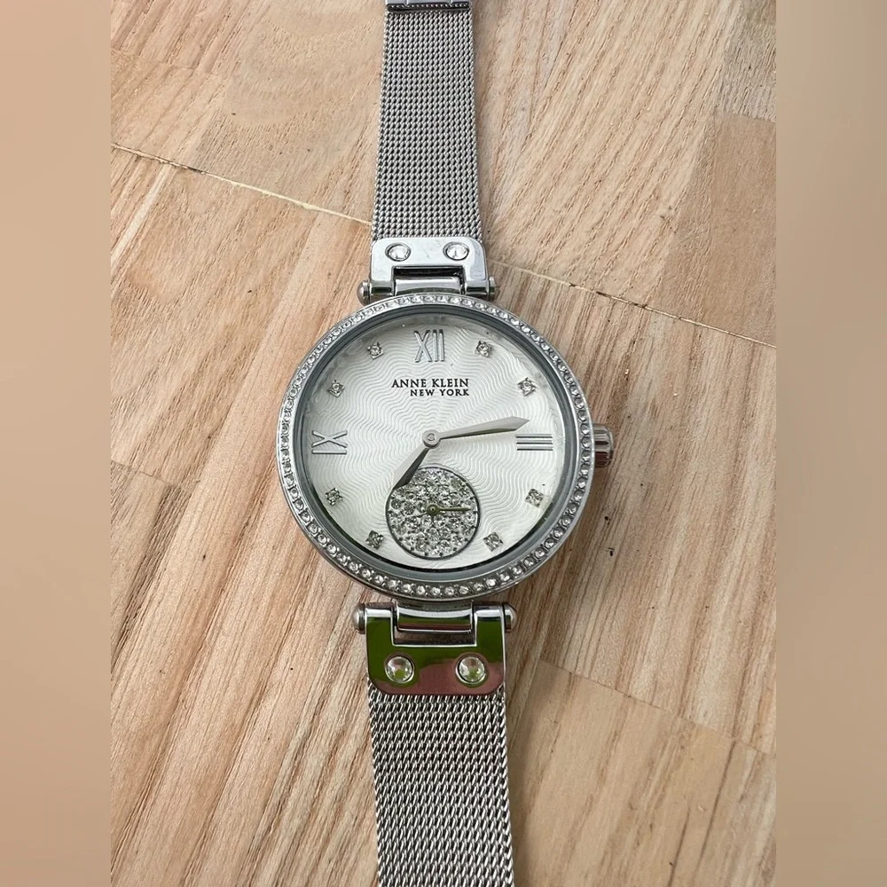 Anne klein New York ladies silver tone stainless steel Watch NEW BATTERY